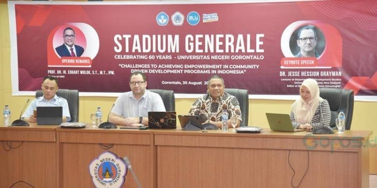 Stadium Generale yang bertemakan tantangan untuk mencapai pemberdayaan dalam program pembangunan berbasis masyarakat di Indonesia yang diselenggarakan oleh PIU UNG pada peringatan Dies Natalis ke-60 UNG, Selasa (30/8/2023) di Ruang Sidang Senat Rektorat UNG. (dok. ung)