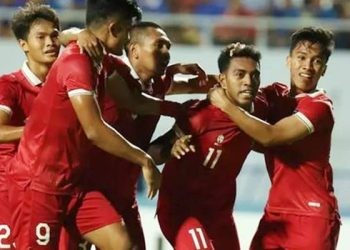 Pemain Timnas Indonesia U-23 melakukan selebrasi pada laga melawan Thailand dengan skor akhir 3-1 atas kemenangan garuda muda. Kemenangan ini sekaligus memastikan timnas garuda melaju ke final piala AFF U-23 (foto: twitter)