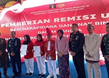 Suasana pemberian remisi kepada perwakilan warga binaan Lapas Perempuan Gorontalo di HUT Kemerdekaan RI ke 78, Kamis (17/8/2023).
