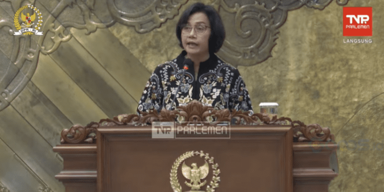 Menteri Keuangan Sri Mulyani menyampaikan tanggapan pemerintah atas pandangan fraksi terhadap Kebijakan Ekonomi Makro dan Pokok-Pokok Kebijakan Fiskal (KEM PPKF) RAPBN Tahun 2024 dalam Rapat Paripurna DPR RI di Jakarta, Selasa (30/5/2023). (ANTARA/Imamatul Silfia)