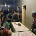 Sejumlah anggota kepolisian saat melakukan operasi di salah satu kos-kosan di Kota Gorontalo, Sabtu (12/8/2023).