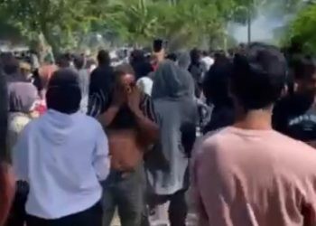 Suasana unjuk rasa terkait persoalan PT GM di Kecamatan Bone Raya, Bone Bolango, Gorontalo yang berujung ricuh, Senin (7/8/2023). (istimewa)