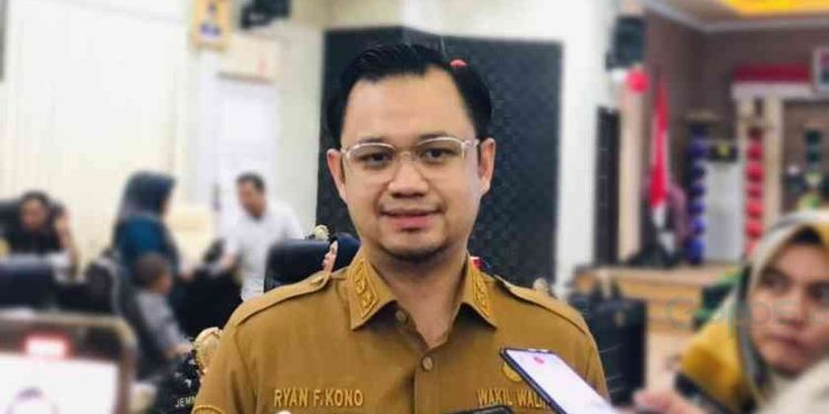 Wakil Walikota Gorontalo, Ryan Kono saat dirinya mengahadiri kegiatan Rapat Paripurna DPRD Kota Gorontalo dalam Rangka Penandatanganan Nota Kesepakatan Rancangan Kebijakan Umum Perubahan Anggaran (KUPA) & Prioritas Plafon Anggaran smntara (PPAS) APBD Kota Gorontalo TA 2023, Selasa (5/9/2023).