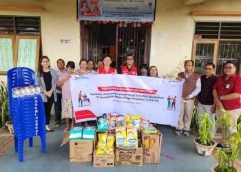 Pertamina Patra Niaga Regional Sulawesi menyerahkan bantuan Asistensi Rehabilitasi dan Sosial (ATENSI) kepada 60 penyandang disabilitas di dua titik lokasi, yaitu Panti Sosial Tunagrahita Santa Anna Tomohon dan Panti Sayap Kasih.
