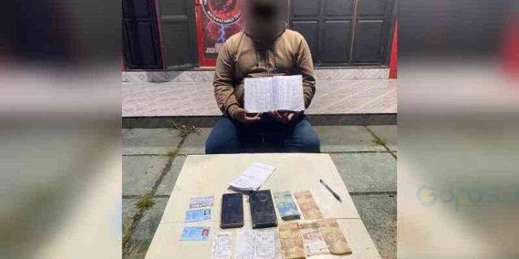 Pelaku tindak pidana perjudian togel online YI di Desa Huluduotamo, Kecamatan Suwawa, Kabupaten Bone Bolango, Jumat (15/9/2023).