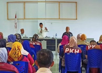 Bupati Gorontalo menyampaikan sejumlah pesan saat memberikan pembinaan kepada para pendamping penyaluran bantuan Program Keluarga Harapan (PKH)
