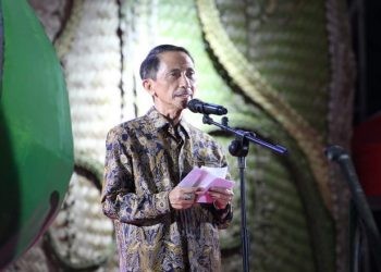 Bupati Gorontalo, Nelson Pomalingo saat memberikan sambutan pada acara penutupan World Coconut Day, Senin (25/09/2023).
