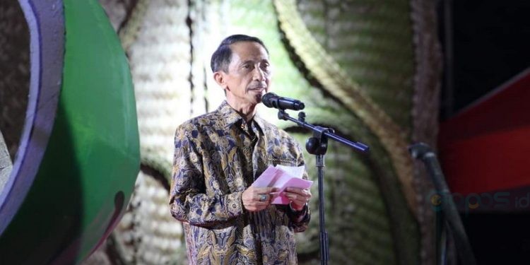 Bupati Gorontalo, Nelson Pomalingo saat memberikan sambutan pada acara penutupan World Coconut Day, Senin (25/09/2023).