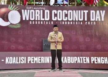Penjabat Gubernur Gorontalo Ismail Pakaya saat memberikan sambutan pada peresmian menara kelapa bertempat di Taman Menara Limboto, Kabupaten Gorontalo, Sabtu (16/9/2023). (Foto : Fikri)
