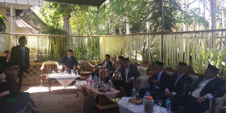 Kalangan Aleg DPRD Kabupaten Gorontalo hadir dalam upacara pelepasan jenazah Aleg DPRD Kabupaten Gorontalo, Ali Dj Polapa, Rabu (20/9/2023).(Arif/gopos)