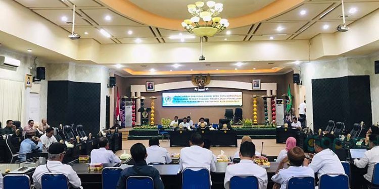 Rapat gabungan komisi DPRD Kota Gorontalo membahas penyaluran bantuan UMKM di Kota Gorontalo.(Rama/gopos)