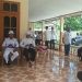 Sejumlah pejabat dan pemangku adat hadir dalam prosesi penganugerahan gelar adat bagi almarhum Ali Polapa