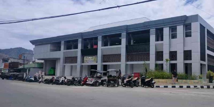 Pemerintah Kota Gorontalo bakal menata ulang parkiran di sepanjang pasar sentral Kota Gorontalo.