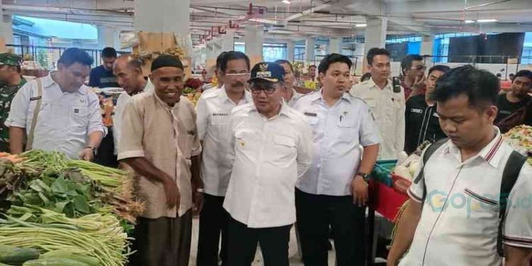 Walikota Gorontalo, Marten Taha melaksanakan inspeksi sekaligus pengecekan di pasar sentral Kota Gorontalo usai diresmikannya pada 17 Agustus lalu, Rabu (13/9/2023).