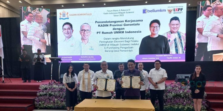 Penandatangan Perjanjian Kerja Sama (PKS) antara KADIN Gorontalo dan Marketplace BeliUMKM pada pembukaan forum bisnis dan Rakorwil 2 KADIN Wilayah Sulawesi di GPCC Kota Gorontalo, Selasa (26/9/2023).