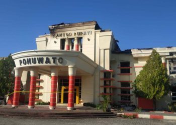 Kondisi kantor Bupati Pohuwato yang ludes terbakar.
