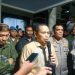 Penjagub Gorontalo Ismail Pakaya saat memberikan keterangan pers pasca aksi unjuk rasa rusuh di Marisa, Pohuwato, Kamis (21/9/2023).