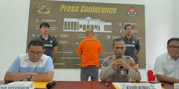 Polda Sulut menggelar konferensi pers terkait pengungkapan kasus pengancaman dan pemerasan di perguruan tinggi di Kota Manado, Jumat (8/9/2023). (Dok Humas Polda Sulut)