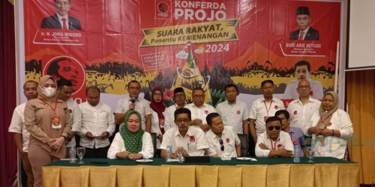 Ketua DPD Projo Provinsi Gorontalo, Syamsu Bahri Umar (depan tengah) bersama pengurus DPD Projo Provinsi Gorontalo dan DPC Projo kabupaten/kota se-Gorontalo