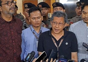 Rocky Gerung usai diperiksa di Bareskrim Polri, Rabu (13/9/2023). (F. PMJ News/Fajar)