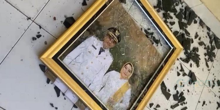 Kantor Bupati Pohuwato dibakar