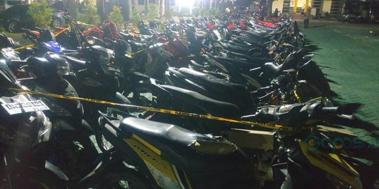 Ratusan sepeda motor diamankan di Polres Pohuwato usai kericuhan aksi unjuk rasa, Kamis (21/9/2023).