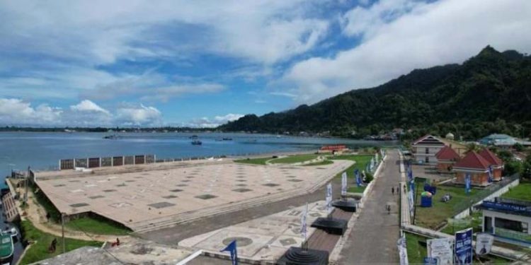 Kementerian Pekerjaan Umum dan Perumahan Rakyat (PUPR) melalui Direktorat Jenderal Cipta Karya melakukan penataan kawasan Taman Jokowi-Iriana dan Taman Jusuf Kalla di Kabupaten Kaimana, Provinsi Papua Barat. ANTARA/HO-Kementerian PUPR.