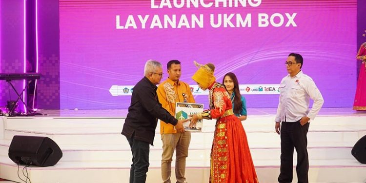 Peluncuran UKM Box pada pembukaan Hulonthalo Art and Craft Festival 2023 di Grand Palace Convention Center (GPCC) Kota Gorontalo.(Dok Putra/BI Gorontalo)