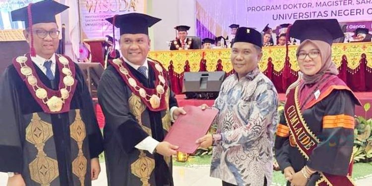 Ketua IKA UNG, Dedy Hamzah bersama Eduart Wolok (istimewa)