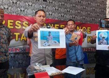 Kapolresta Gorontalo Kota Kombes Pol Ade Permana saat konferensi pers terkait kasus ganja, Rabu (20/9/2023).(F. Wawan)