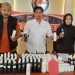Kasat Narkoba Polres Gorontalo Iptu Sucipto Amboy saat menunjukkan barang bukti kosmetik ilegal, Jumat (15/9/2023).