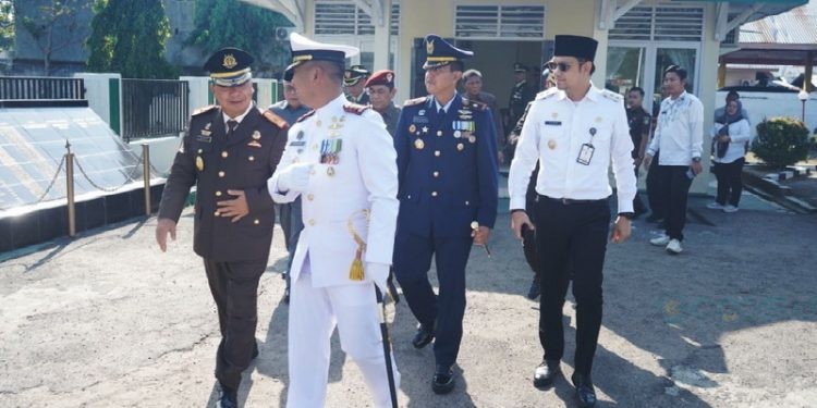 Wakil Walikota Gorontalo, Ryan Kono menghadiri Upacara Ziarah Nasional HUT ke 78 TNI Tahun 2023 di TMP Pentadio Telaga Biru, Rabu (4/10/2023).