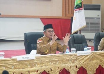 Walikota Gorontalo,, Marten Taha saat memimpin rapat Forkopimda Kota Gorontalo yang Diperluas, di BLY, Kota Gorontalo, Senin (9/10/2023).(Humas)