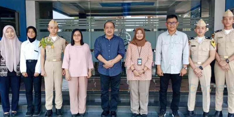 Ketua DPRD Bone Bolango, Halid Tangahu saat berkunjung ke Sekolah Tinggi Transportasi Darat (STTD) beberapa waktu lalu, Jumat (20/10/2023).