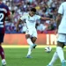 Gelandang Real Madrid asal Inggris, Jude Bellingham mencetak gol penyama kedudukan pada pertandingan pekan ke-11 Liga Spanyol 2023-2024 antara FC Barcelona vs Real Madrid CF di Estadi Olimpic Lluis Companys di Barcelona pada 28 Oktober 2023. LLUIS GEN / AFP.