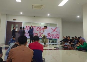 Aksi mahasiswa IAIN Sultan Amai Gorontalo terkait desakan meminta agar pihak Rektorat IAIN Sultan Amai Gorontalo ikut bertanggung jawab atas kematian mahasiswa baru yang mengikuti pengkaderan