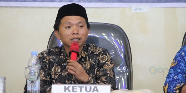 Plt Ketua Bawaslu Pohuwato memberikan sambutan sosialisasi penguatan kelembagaan berbasis pengawasan partisipatif Pemilu 2024, berlangsung di Sunrise Hotel and Homestay, Sabtu (28/10/2023).