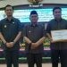 Dari kiri ke kanan: Wakil Walikota Gorontalo Ryan F Kono, Walikota Gorontalo Marten Taha dan Ketua DPRD Kota Gorontalo Hardi Sidiki di sela-sela rapat paripurna membahas Ranperda APBD 2024, Senin (23/10/2023).