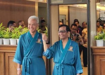 Bakal pasangan calon presiden dan wakil presiden Bakal pasangan calon presiden dan wakil presiden Ganjar Pranowo dan Mahfud MD di Rumah Sakit Pusat Angkatan Darat (RSPAD) Gatot Soebroto, Jakarta, Minggu (22/10/2023) pagi untuk menjalani tes kesehatan. [Suara.com/Fakhri]