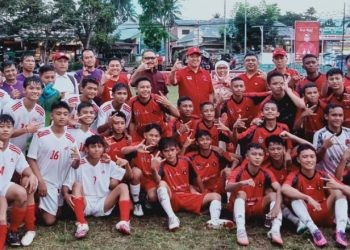 Kegiatan turnamen sepak bola Soekarno Cup U-17 se Bolaang Mongondow Raya (BMR), secara resmi dibuka oleh Wakil Gubernur Sulawesi Utara, Steven O.E Kandouw