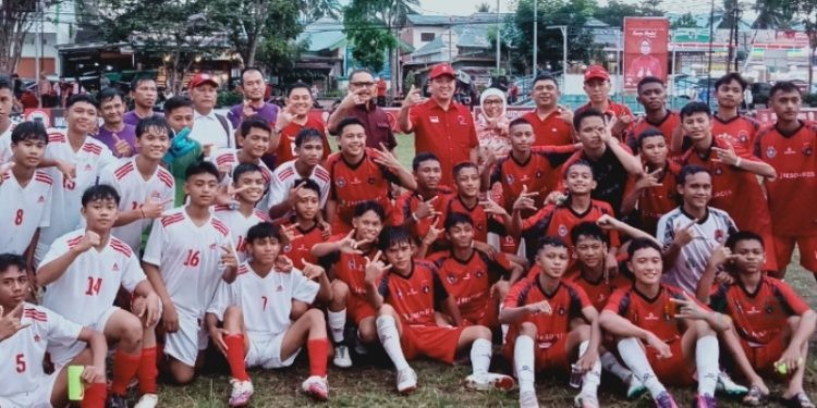 Kegiatan turnamen sepak bola Soekarno Cup U-17 se Bolaang Mongondow Raya (BMR), secara resmi dibuka oleh Wakil Gubernur Sulawesi Utara, Steven O.E Kandouw