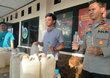 Kepolisian Resort (Polres)Bone Bolango berhasil menyita ratusan liter minuman keras jenis cap tikus.