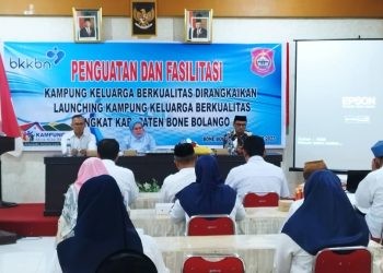 Pelaksana Tugas Kepala Dinas Sosial P3APPKB, Fredy Lasut saat memberikan sambutan pada kegiatan Penguatan Dan Fasilitasi Kampung Keluarga Berkualitas Dirangkaikan Launching Kampung Keluarga Berkualitas Tingkat Kabupaten Bone Bolango di Executif Meeting Room Kabila, Rabu, (11/10/2023). (Foto AFK)