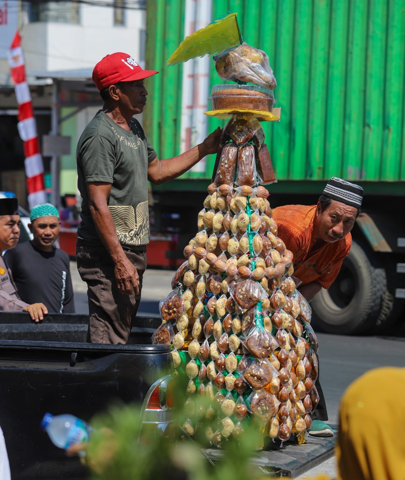 Masyarakat Gorontalo di Kota Bitung sangat antusias menyemarakkan Peringatan Maulid Nabi Muhammad SAW 1445 H. (Foto Cila)