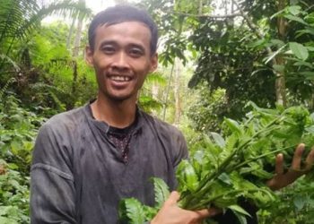 Narman, pemuda Baduy yang mempromosikan kerajinan masyakat Badui secara lebih luas melalui media sosial dan marketplace. (dok. IG @ayahrian).