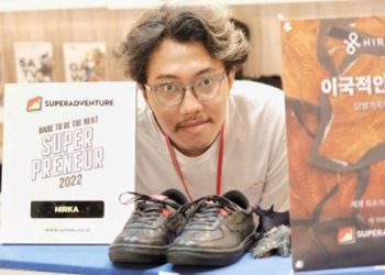 Nurman Farieka Ramdhany. Pengusaha muda asal Bandung, Jawa Barat, yang membuat sepatu dari kulit ceker ayam. (dok.IG/Nurmanfarieka)