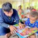 Bhrisco Jordy bersama rekan-rekan Papua Future Project mengajarkan anak-anak di Pulau Mansinam membaca dan menulis. (dok. IG Papua Future Project)