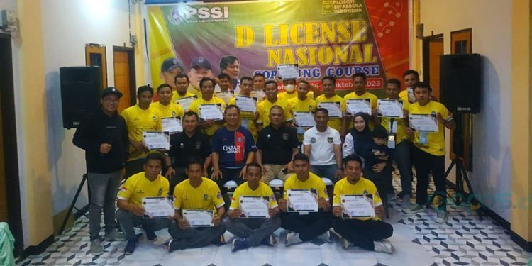 Sebanyak 20 Pelatih Sepakbola Mendapat Lisensi D Nasional, berlangsung di Hotel Family, Kecamatan Marisa, Kamis malam 19/10/2023 (Yusuf/Gopos)