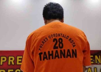 FM (33) Pria asal Kelurahan Donggala, Kecamatan Hulonthalangi, Kota Gorontalo saat diamankan Polresta Gorontalo Kota. (Putra/Gopos)