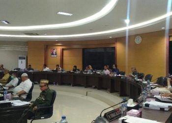 Suasana rapat Banggar DPRD Provinsi Gorontalo, Senin (23/10/2023). (F. Ajir/gopos)